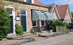 Huisje Onder De Linden
